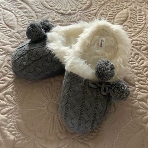 Soma Slippers NWT gray with poms and fur lining